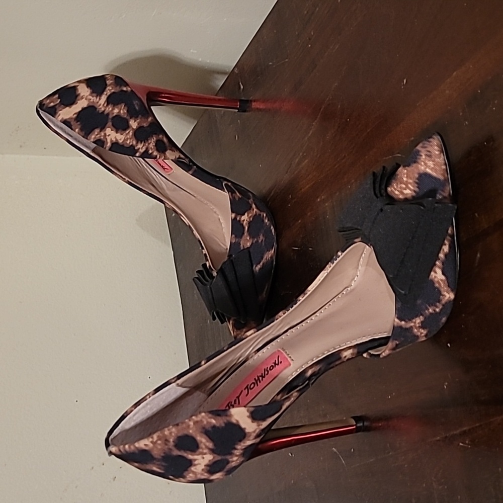 Betsey Johnson Stilettos, Animal Print, Metallic Heels w Bows - Picture 2 of 6